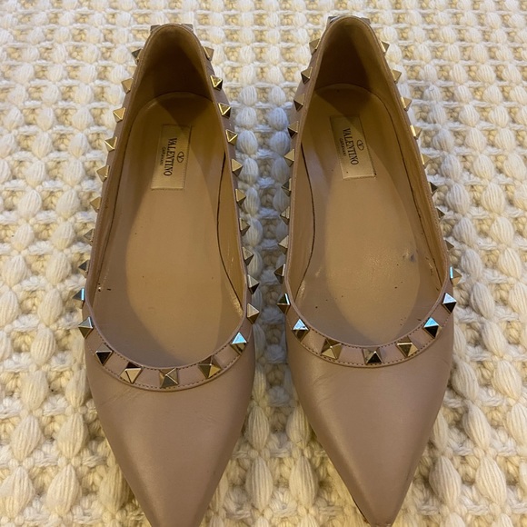 Valentino Flats - Picture 1 of 3